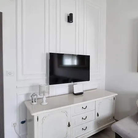 Adora Apartamento *